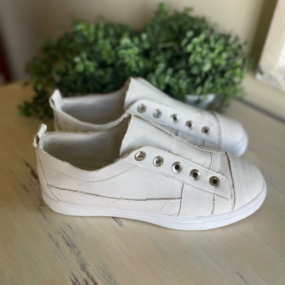 White canvas slip on sneakers - Picture 1 of 7